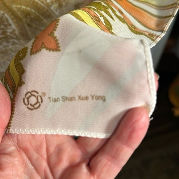 Beautifully Chic Paisley Pattern Scarf Square - Picture 5 of 9